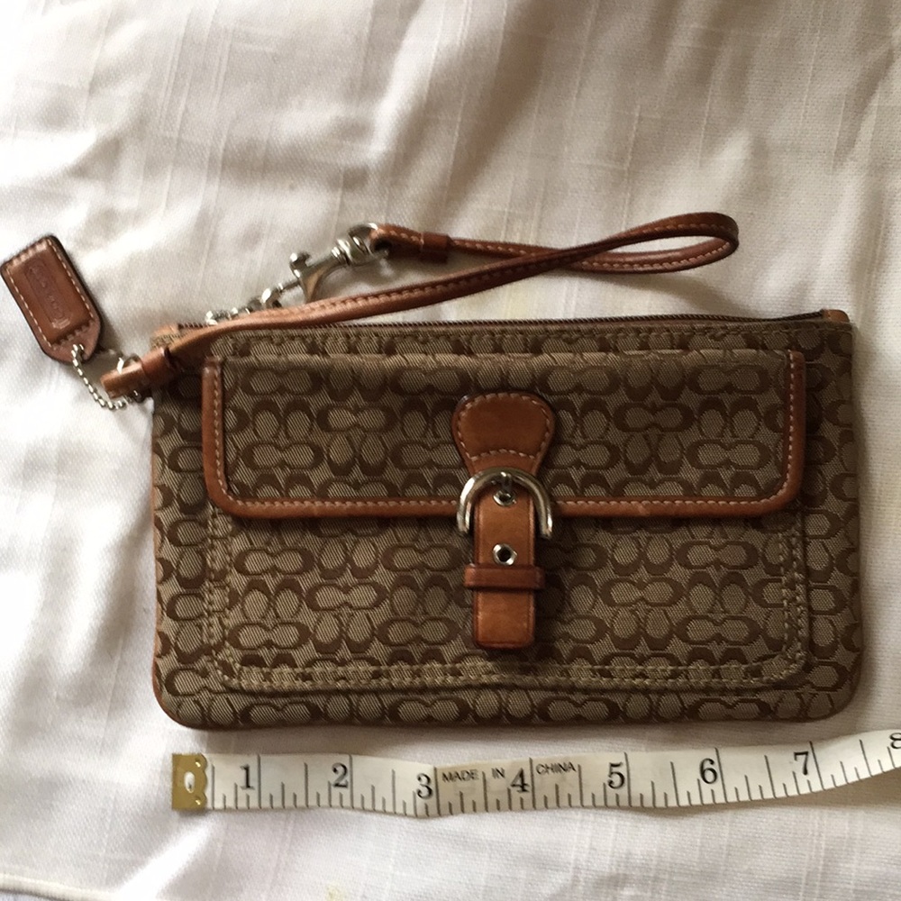 Coach signature wristlet , EUC